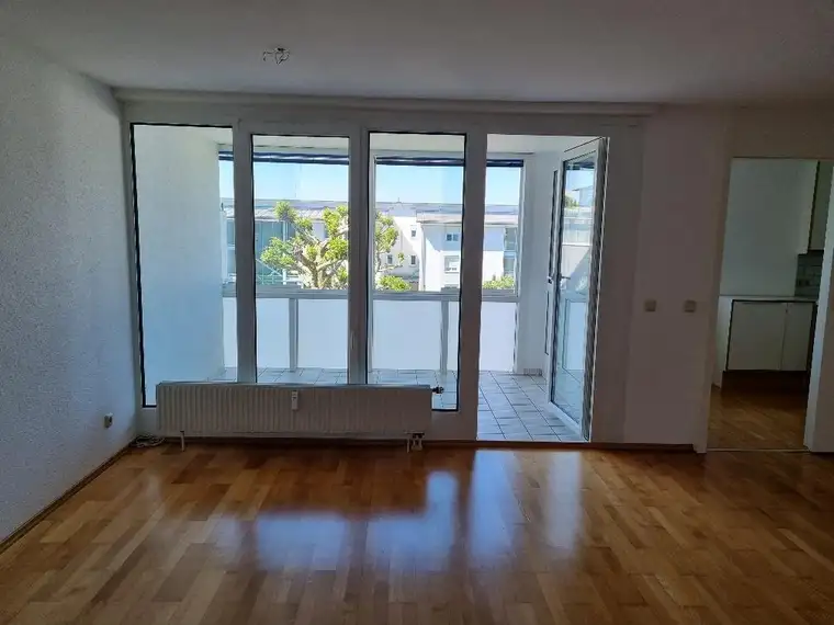 HELLE, RUHIGE STADTWOHNUNG MIT LOGGIA