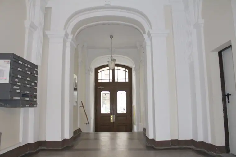 Sanierungsbedürftige Altbauwohnung in zentraler Lage! 2 Zimmer, 45m² im HP in der Zantagasse!