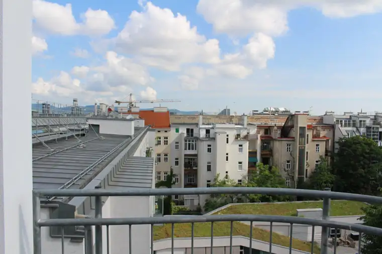 Wimbergergasse! Neu Sanierte, sonnige DG-Wohnung mit 2 Terrassen auf schönem Altbauhaus!