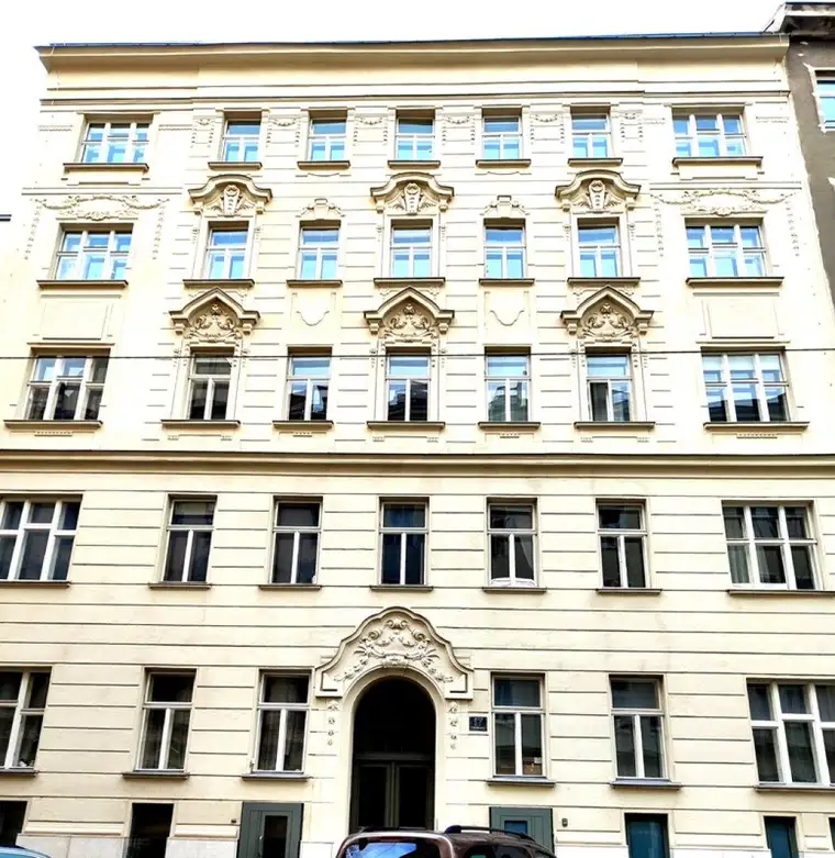 Breitenfelder Gasse! Sanierungsobjekt im Stilaltbau im 1. Liftstock in Top Lage!