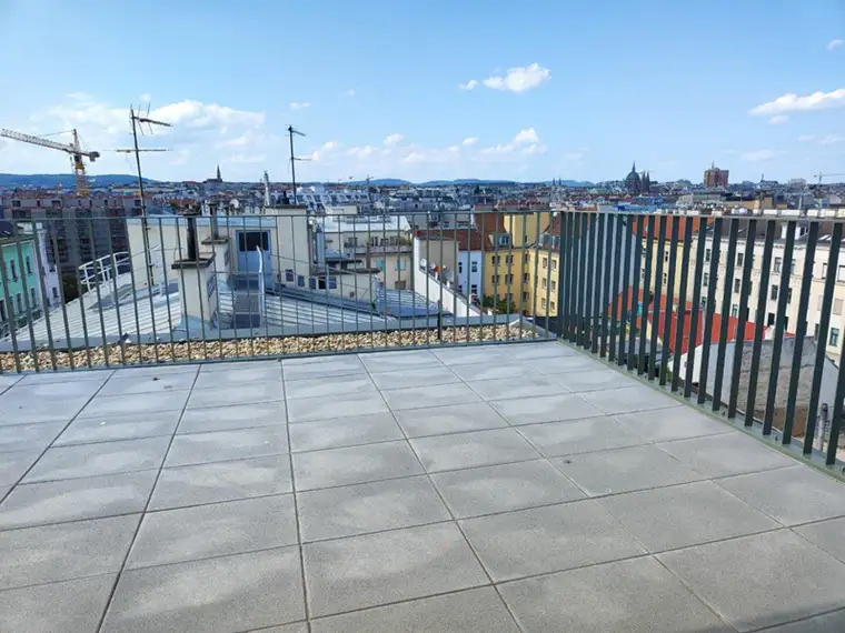 SONNIGER NEUBAU-ERSTBEZUG in Meidling! DG-Maisonette mit großer Dachterrasse auf Wohnebene und Fernblick - Top72