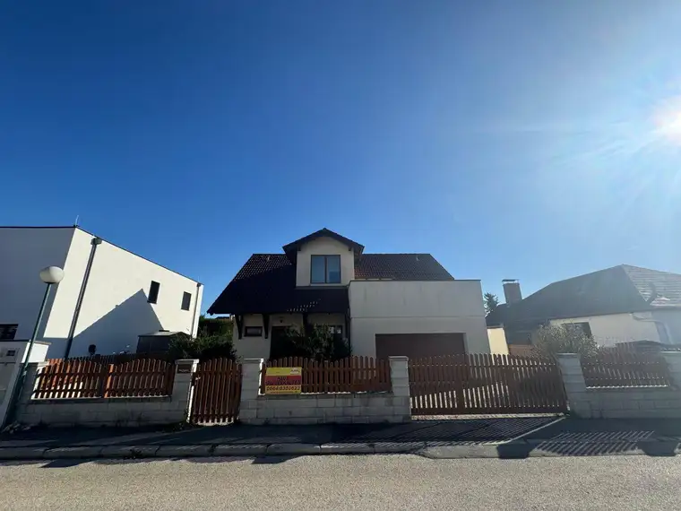 NEUER KAUFPREIS! FAMILIENTRAUM MIT 225 m² NUTZFLÄCHE UND HOMELIFT!