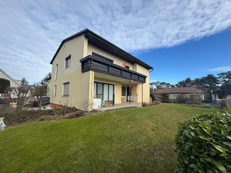 NEUER PREIS! Großes Mehrfamilienhaus mit 2 Wohneinheiten