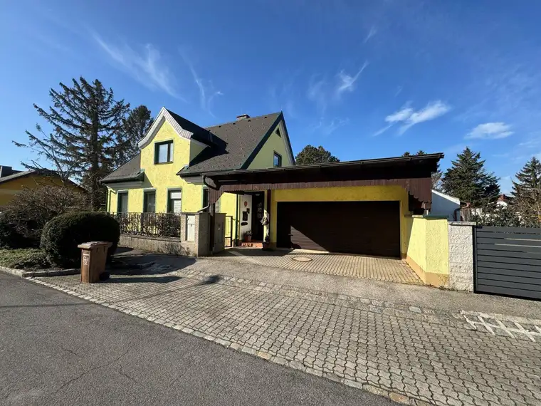 Einfamilienhaus mit viel Potenzial auf großem Grundstück in Siedlungslage!