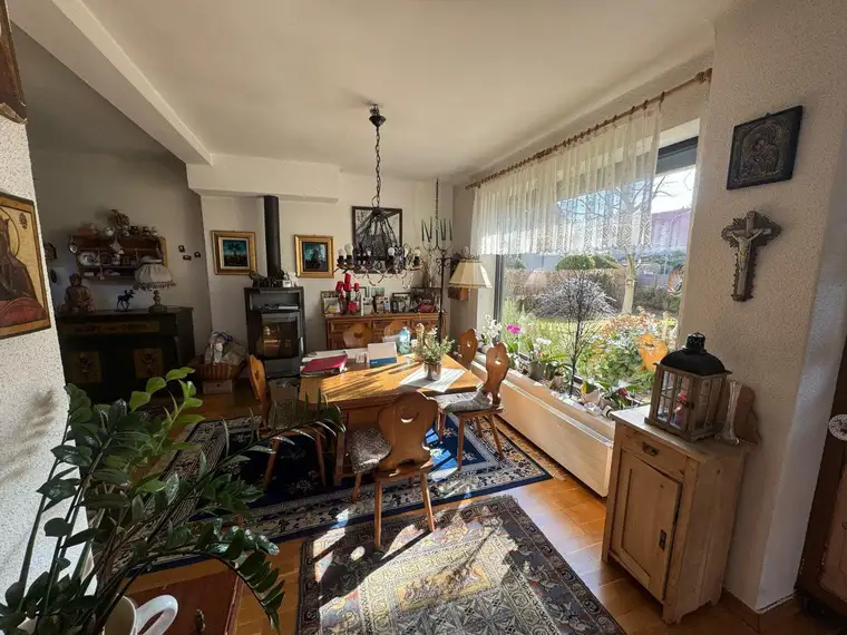 Einfamilienhaus mit viel Potenzial auf großem Grundstück in Siedlungslage!