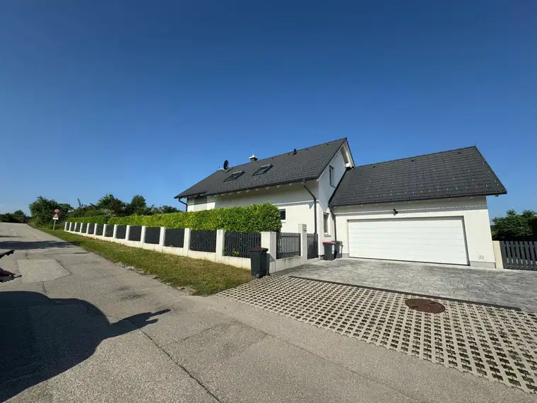 NEUBAU! Familientraum auf großem Eckgrundstück mit nur einem Nachbarn