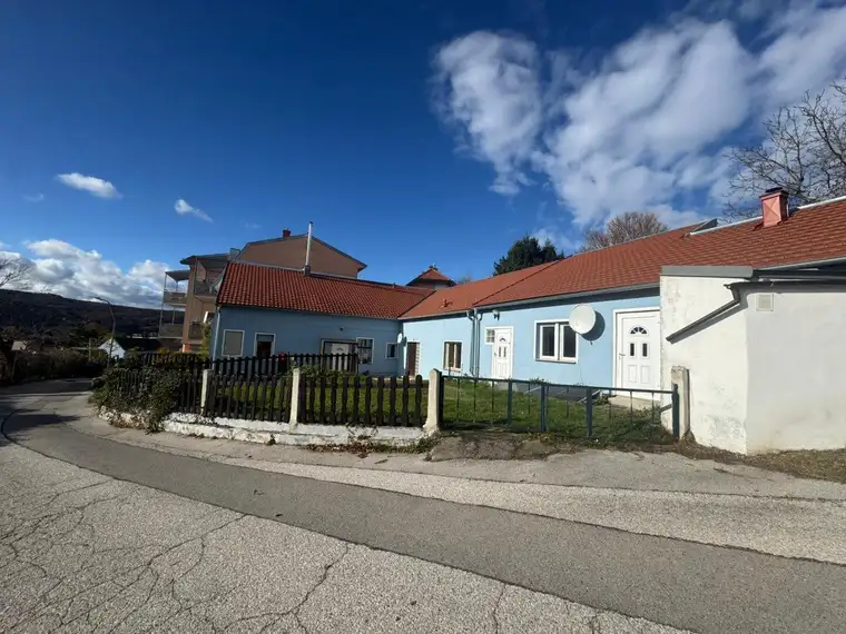 Bastlerhit in St. Veit an der Triesting – Einfamilienhaus mit 2 Wohneinheiten auf Eckgrundstück