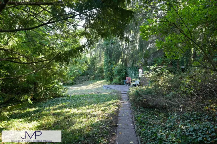 Schöner Kleingarten-Baugrund mit eigener PKW Zufahrt und Wienblick!