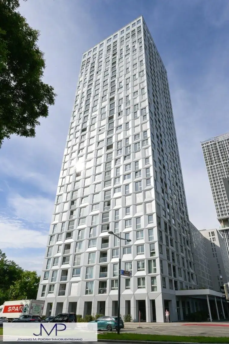 Erstbezug - Sonnige 2-Zimmer Wohnung mit Roof-Top-Pool und Blick über Skyline von Wien!