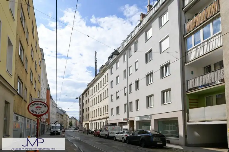 Teilsanierte, helle und geräumige 2-Zimmerwohnung - Nähe Kutschkermarkt