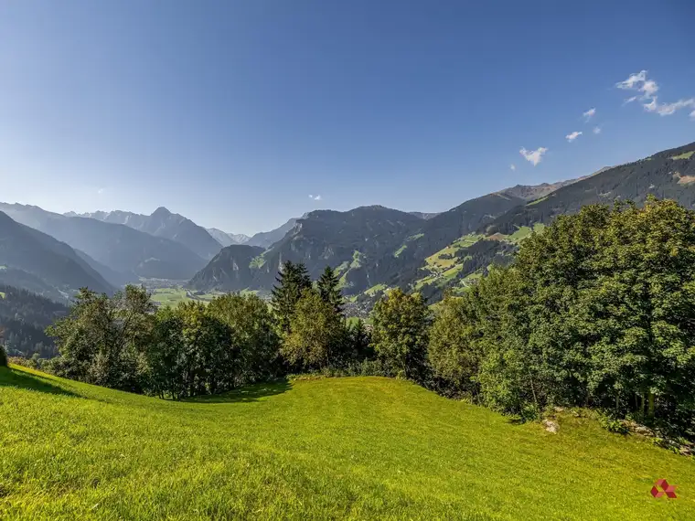 Zillertal: Kapitalanlage! Exklusives Einfamilienhaus mit Wohnrecht in begehrter Lage zu kaufen.