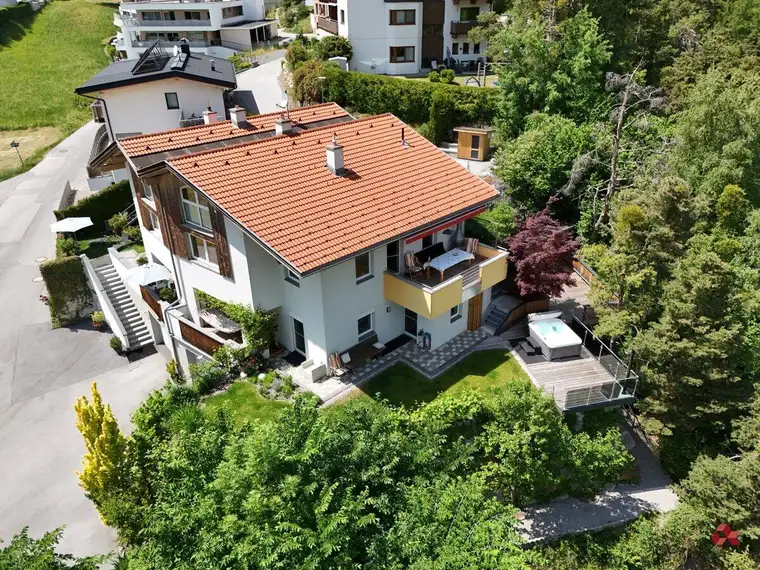 Doppelhaushälfte in Sautens (Ötztal) mit Blickins Grüne und ansprechender Außenanlage