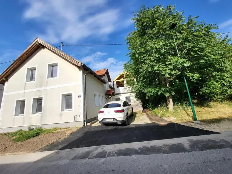 TOP PREIS-LEISTUNGS-VERHÄLTNIS + Charmantes und helles Landhaus in wundervoller Lage+ Sonniger Garten 1.620 m² + 6 Zimmern und 2 Zufahrten++