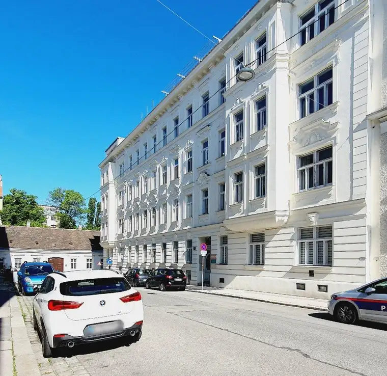 ++NEU++ Top-Anlage! Unbefristet vermietet an 87-jährige Mieterin – Kein Eintrittsrecht! Stilaltbau-Rarität mit Entwicklungspotenzial beim Ebner-Eschenbach-Park! Jetzt Chance sichern!