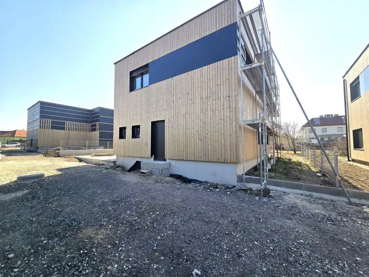 Lichtdurchflutetes und modernes Einfamilienhaus + Schlüsselfertig + Neubau + NÄHE WIEN + Raumhöhe 3,00m + 4 Zimmer + Wohnessküche ca. 60m² + WFL 155m² + Carport ca. 44m²