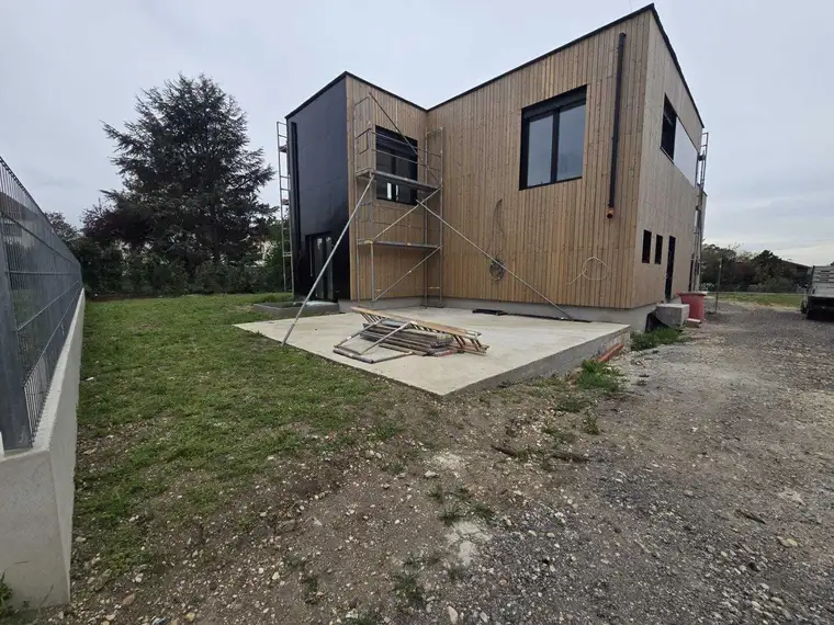 Lichtdurchflutetes und modernes Einfamilienhaus + Schlüsselfertig + Neubau + NÄHE WIEN + Raumhöhe 3,00m + 4 Zimmer + Wohnessküche ca. 60m² + WFL 155m² + Carport ca. 44m²