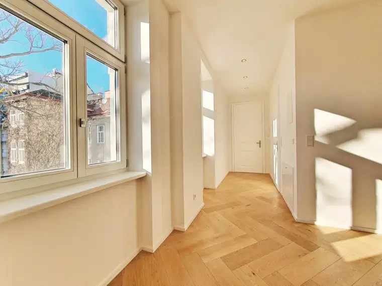 ++NEW++ Exklusive 3-Zimmer Altbauwohnung mit genehmigtem Balkon und High-End Ausstattung in TOP-Location!