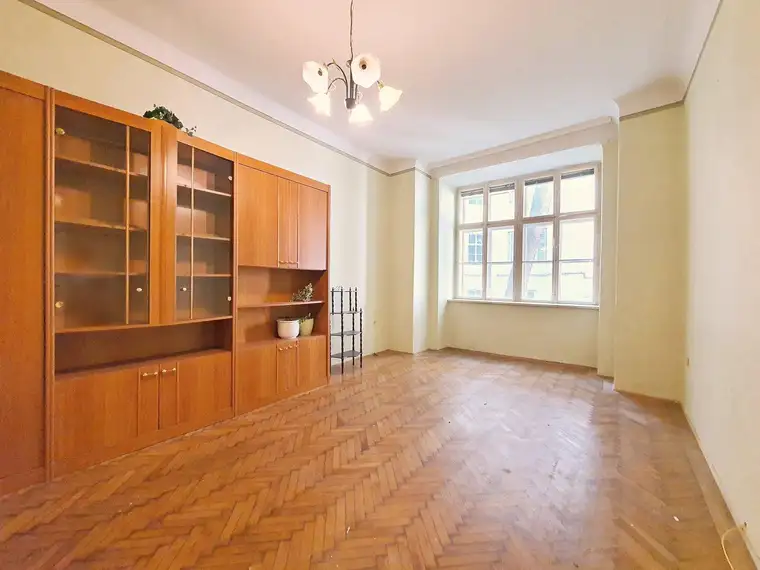 ++NEU++ ALTBAU-CHARME &amp; Top-Lage! 2,5-Zimmer-Perle mit Potenzial beim Ebner-Eschenbach-Park!