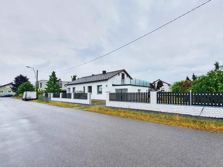 ++TOP-Deal++ Seltene Gelegenheit! Bezugsfertiges Einfamilienhaus in Ruhelage mit großem Garten &amp; Potenzial! 898 m2 Grundstücksfläche!