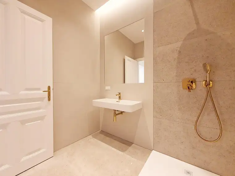 ++NEW++ Premium-Erstbezug 4-Zimmer-Stilaltbau mit luxuriösem Finish in Top Location NÄHE Urania! U-Bahn &amp; CAT