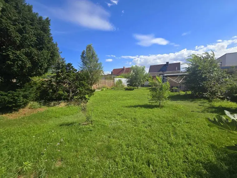 Charmantes Einfamilienhaus 125m² wohnfl. mit 791m² Garten und überdachte Terrasse und Kaminanschluss in Leobersdorf – S-Bahn in der Nähe!