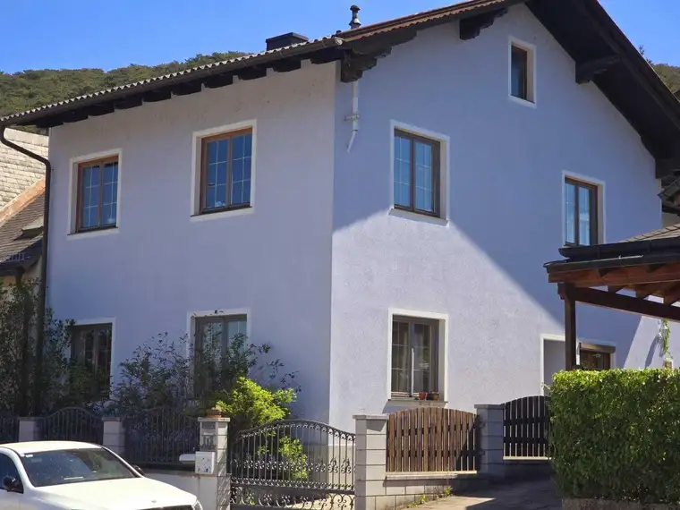 Blick auf die Gutensteiner Alpen + Ideal für 2 Familien + überdachter Pool + 6 Zimmer + 2 Küchen und 2 Bäder + großes Carport