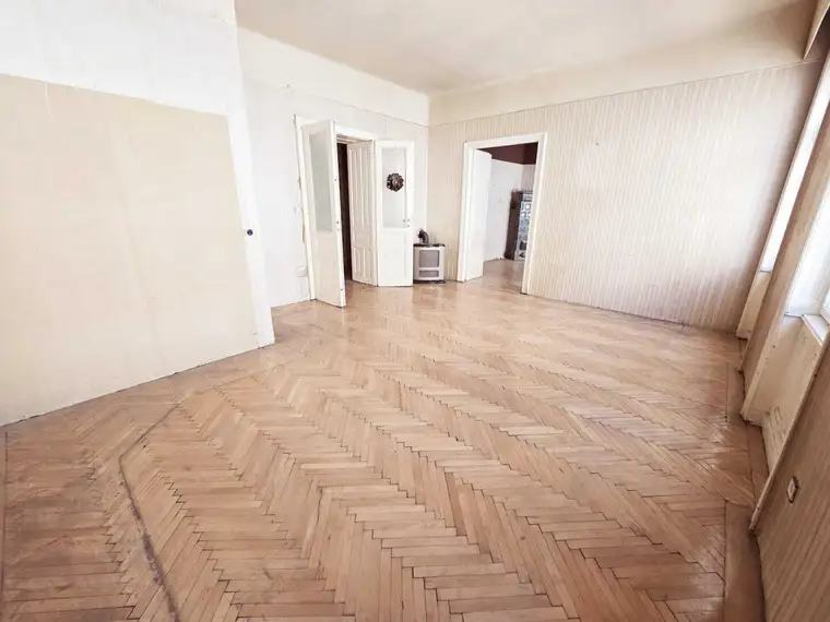 +Wiener Altbauwohnung+U1-Nähe + Stilvolle barrierefreie 3-Zimmer-Altbauwohnung mit separater Küche, Kamin und Innenhof-Balkon