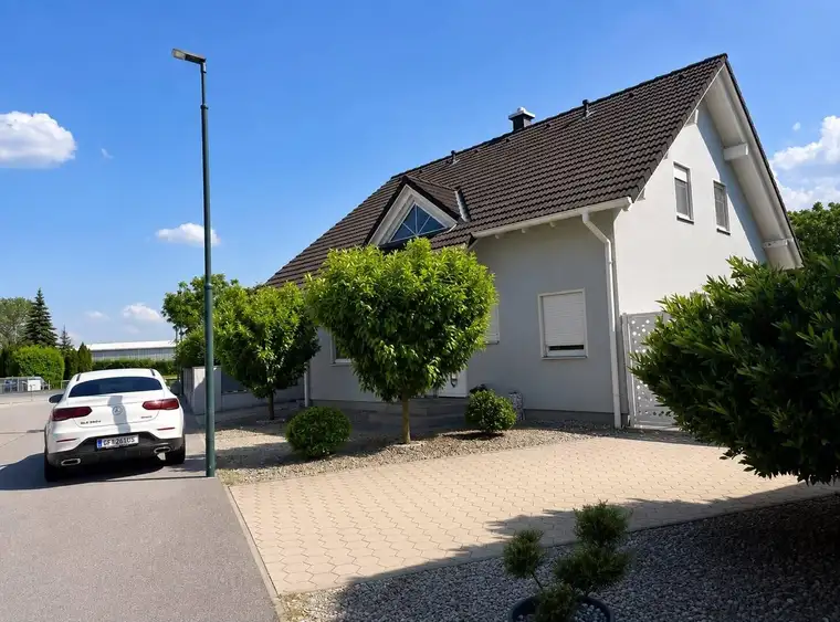 +LICHTDURCHFLUTETES EINFAMILIENHAUS IN PROTTES+ Grundstück 752m²+ 5 Zimmer+ Wohnessküche 45m²+Kamin+, Garage &amp; moderner Ausstattung!