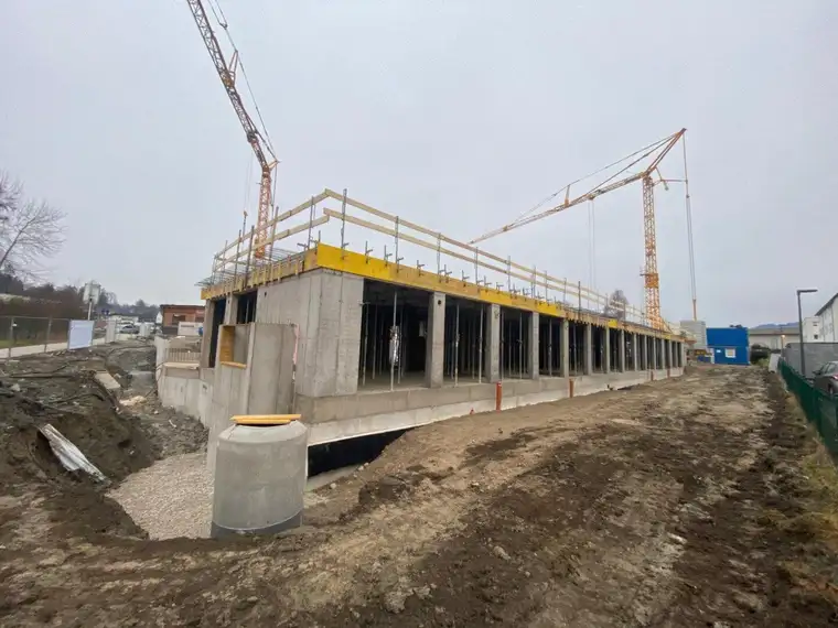 Traumhafte 4-Zimmer-Wohnung mit Balkon und Tiefgaragenplätzen in zentraler Lage von Elixhausen!