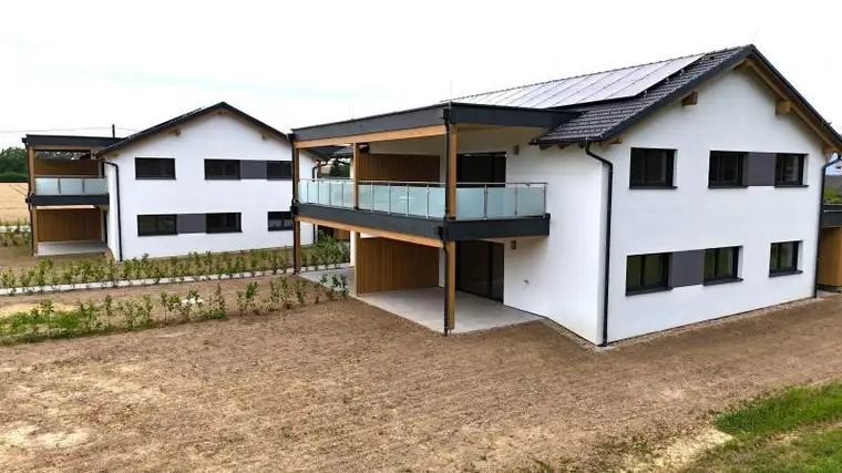Nur mehr 3 verfügbar: Wunderschöne Eigentumswohnungen (72m²) mit überdachten Terrassen, traumhaften Eigengärten und Riegersburgblick bei Fürstenfeld! Provisionsfrei!