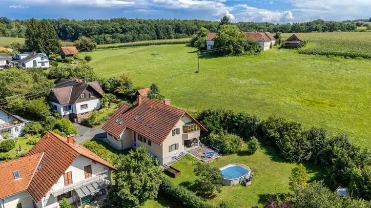 Fehring: Geräumiges Einfamilienhaus (189m²) mit großzügigem Garten in ruhiger Grünlage!