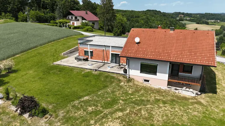 Großzügiges Einfamilienhaus (153m²) mit Balkon und Terrasse mit Weitblick ins Grüne in Bonisdorf!