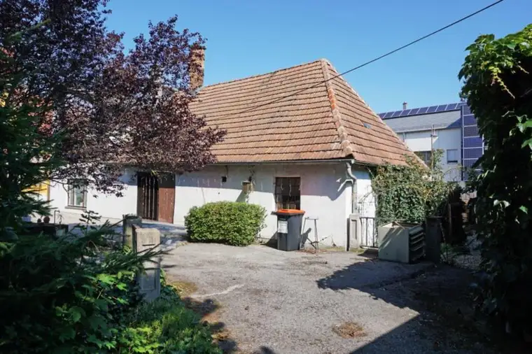 Wohnhaus mit Geschäftslokal, Garage und Garten im Zentrum von Maria Anzbach