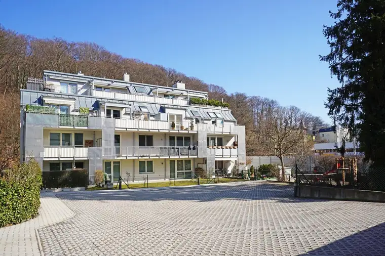 Moderne 3-Zimmer-Mietwohnung mit Eigengarten und PKW-Stellplatz in Hauptplatznähe