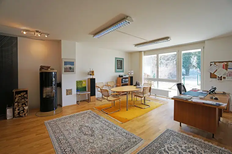 Büro-Nutzung - Moderne 3-Zimmer in Hauptplatznähe: Erdgeschoß mit PKW-Stellplatz und Eigengarten