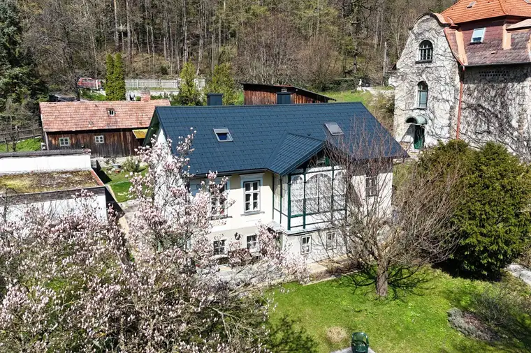 Wienerwaldvilla auf riesigem Grundstück in traumhafter Südlage am Sagberg