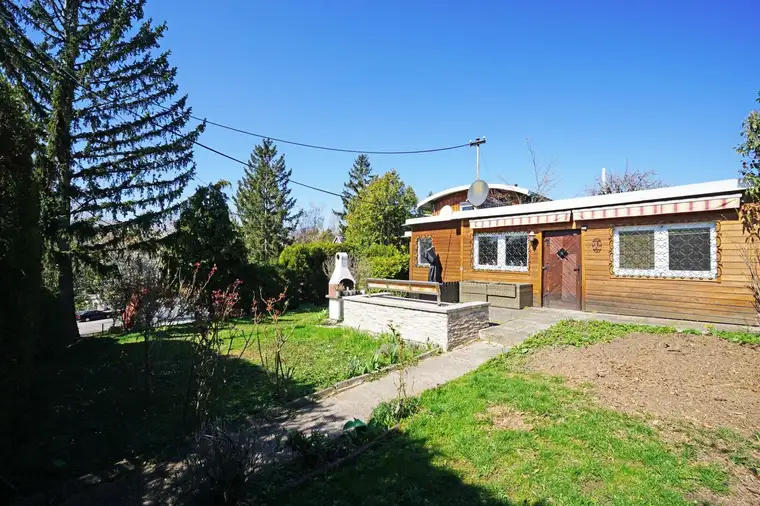 Kleingarten für ganzjähriges Wohnen: Sommerhaus auf Eigengrund mit Neubaupotenzial