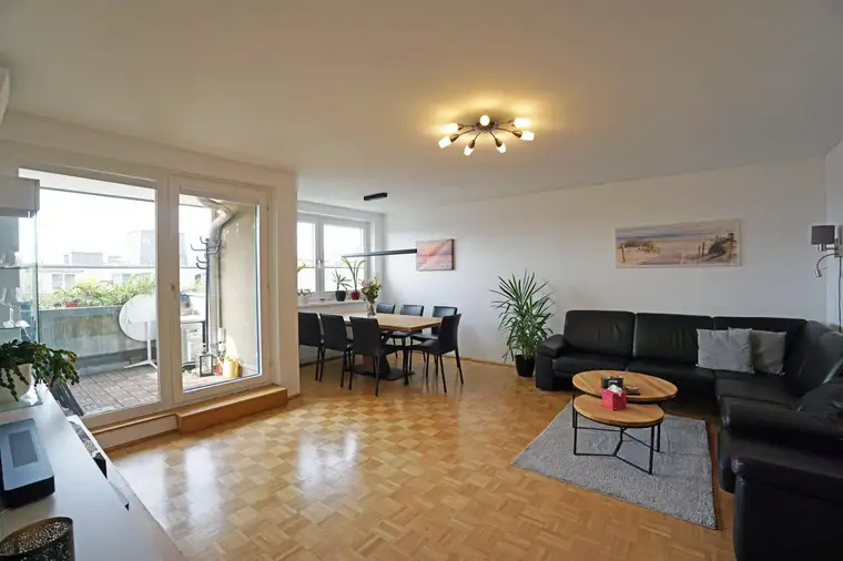 Tolle 4-Zimmer-Eigentumswohnung mit Loggia und Garagenplatz in Baumgarten