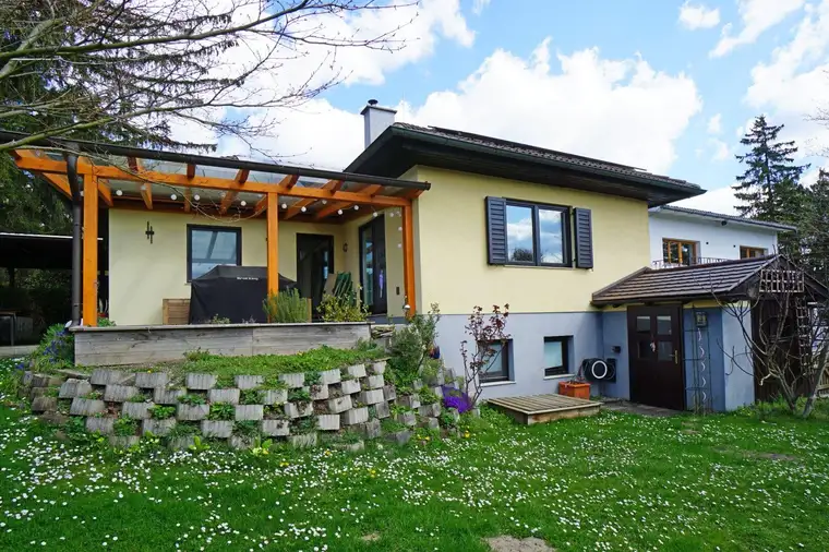 Ein Haus zum Ankommen mit Sonnenenergie vom eigenen Dach - Gartenidylle, Ruhelage &amp; Stadtnähe