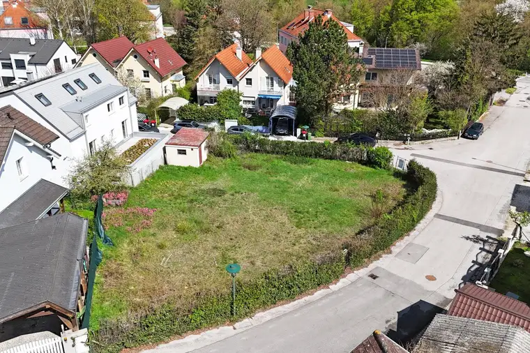 Breitenfurt Ost: Sonniges Eckgrundstück im Ortskern - Aufschließung bezahlt!