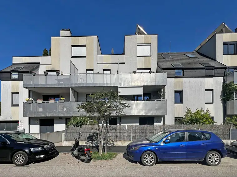Moderne 3-Zimmer-Wohnung mit Loggia und Tiefgarage in Zentrumslage