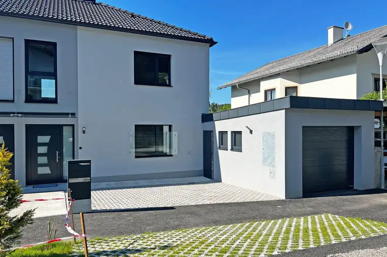Erstbezug! Hochwertige moderne Doppelhaushälfte in zentraler Grünruhelage in Pressbaum, perfekt für Familien