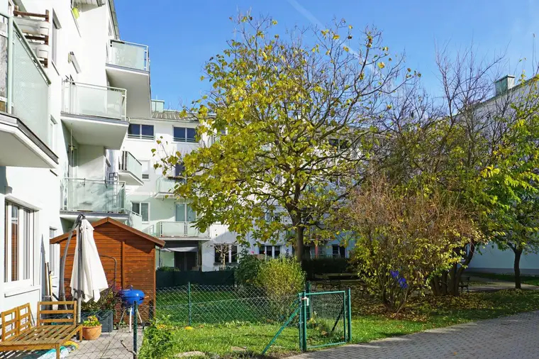 2-Zimmer-Wohnung mit Balkon und 2 PKW-Stellplätzen nahe Wienerwaldsee