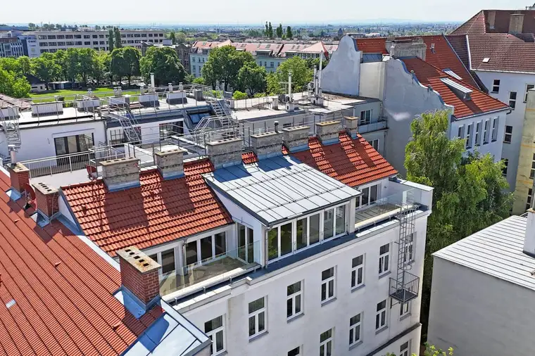 Erstbezug nach Sanierung! Exklusives Penthouse mit 2 Dachterrassen in ruhiger Hoflage Nähe Bahnhof Meidling