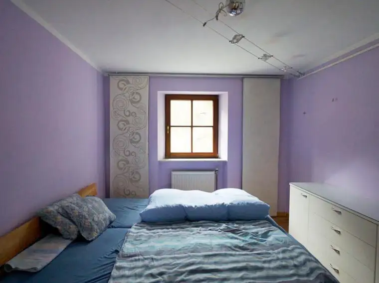 Dachgeschoß-Wohntraum mit Süd-Balkon: 3 Zimmer in grüner Ruhelage zur Miete