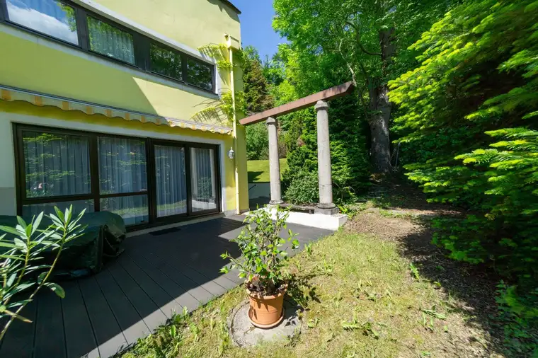 Eckreihenhaus mit Einfamilienhauscharakter in zentrumsnaher Aussichtsslage
