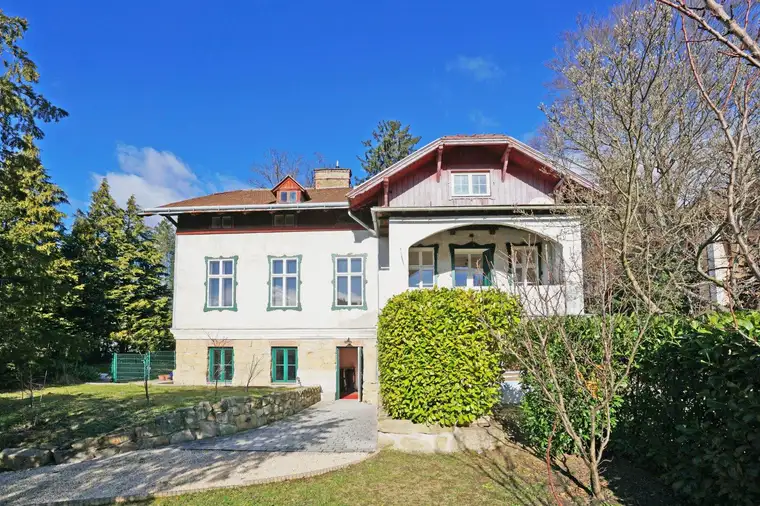 Wienerwald-Villa auf großzügigem Grundstück im Zentrum von Pressbaum