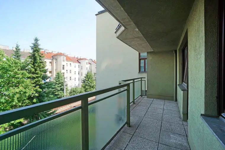 3 Zimmer mit Loggia in Hoflage – frisch generalsaniert &amp; bestens gelegen