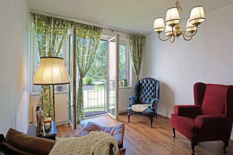 Barrierefreie 3-Zimmerwohnung mit wunderschönem Blick in den gepflegten Allgemeingarten in Purkersdorf