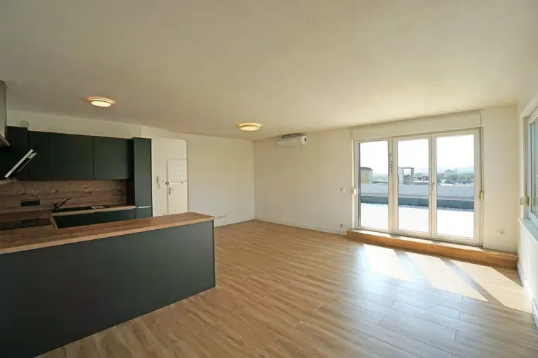 Anninger-Blick: Penthouse-Wohnung | 131 m² Wfl. | 80 m² Dachterrasse | PKW-Stellplatz | riesiger Gemeinschaftsgarten